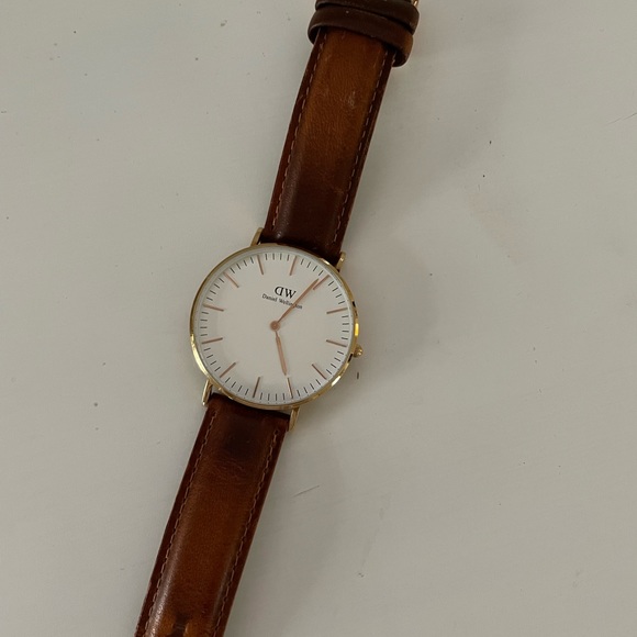 Daniel Wellington Watch Cognac Leather 37mm - Picture 2 of 4